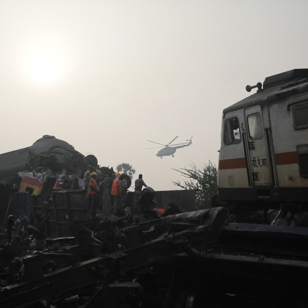 Более 230 погибших и 900 раненых в результате крушения поезда в Индии