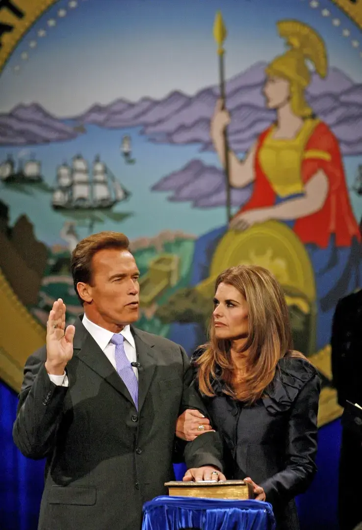 Арнольд Шварценеггер сквозь годы: Профессиональный бодибилдер, суперзвезда боевиков, губернатор Калифорнии и многое другое.