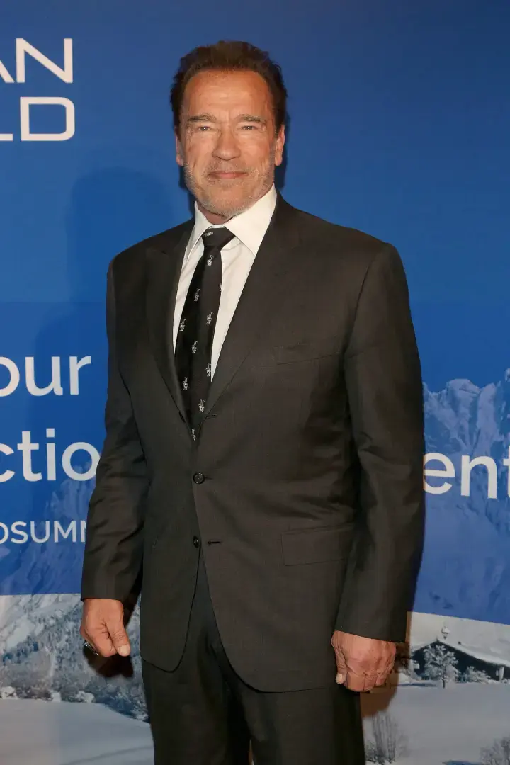 Арнольд Шварценеггер сквозь годы: Профессиональный бодибилдер, суперзвезда боевиков, губернатор Калифорнии и многое другое.