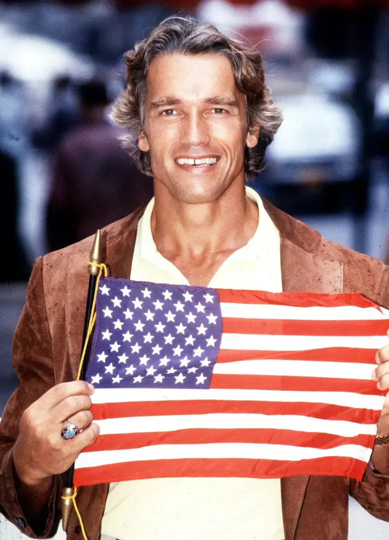 Арнольд Шварценеггер сквозь годы: Профессиональный бодибилдер, суперзвезда боевиков, губернатор Калифорнии и многое другое.