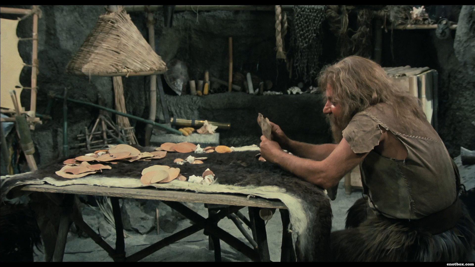 Герой, который восстанавливает веру в человечность: история о помощи и сочувствии к нуждающемуся старику.