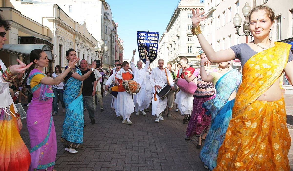 Индийский демон Кришна в идоле Шрилы Прабхупады уже давно в России! Часть первая
