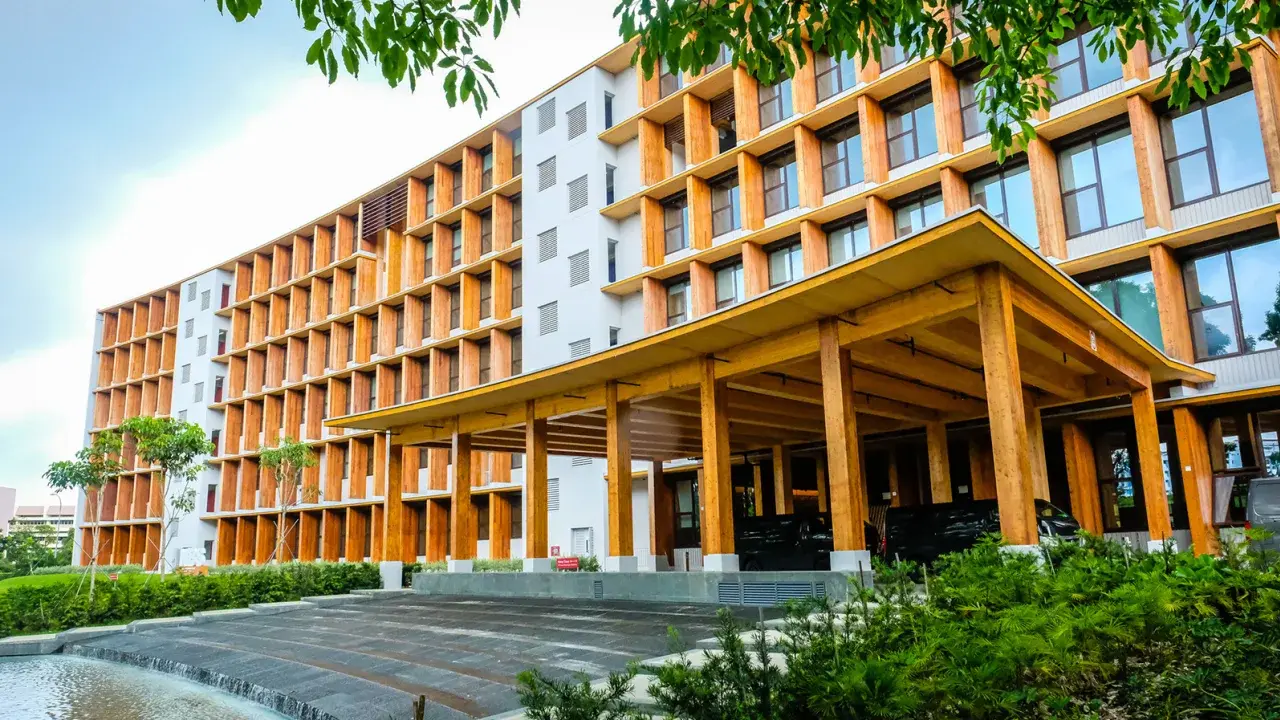 «Как в лесу»: внутри самого большого деревянного дома в Азии