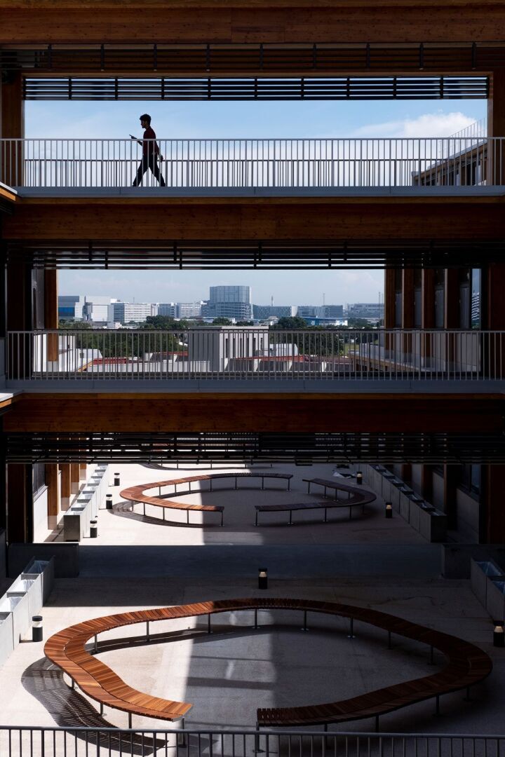 «Как в лесу»: внутри самого большого деревянного дома в Азии