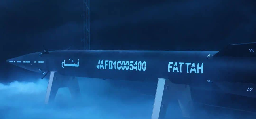 Сегодня Иран представил новую гиперзвуковую баллистическую ракету собственного производства