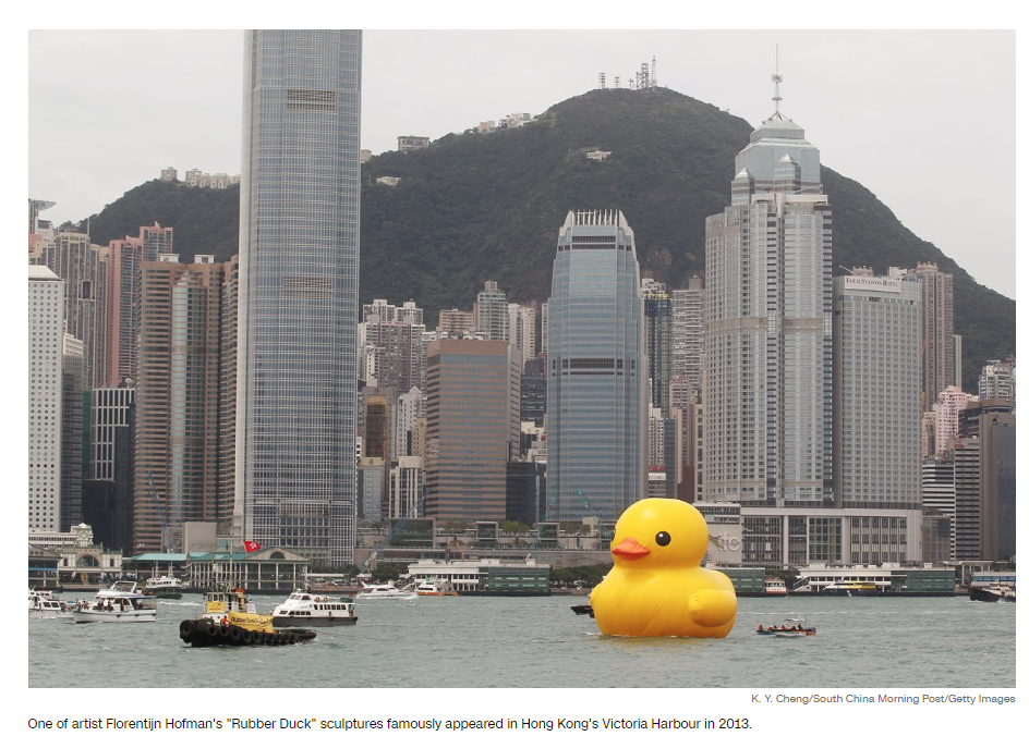 Знаменитая резиновая уточка Гонконга возвращается — и теперь их две