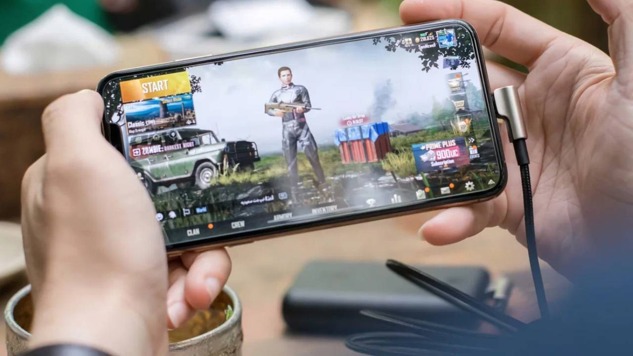 Девушка потратила миллионы рублей на мобильные игры и лишила свою семью всех сбережений.