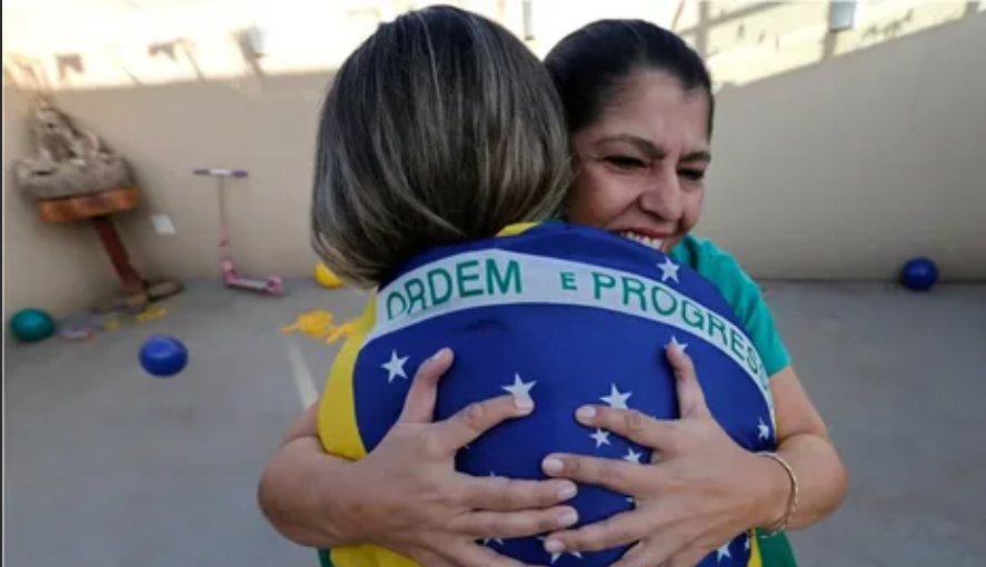 "Феноменальная генетика: Бразильская семья с необычным количеством пальцев"