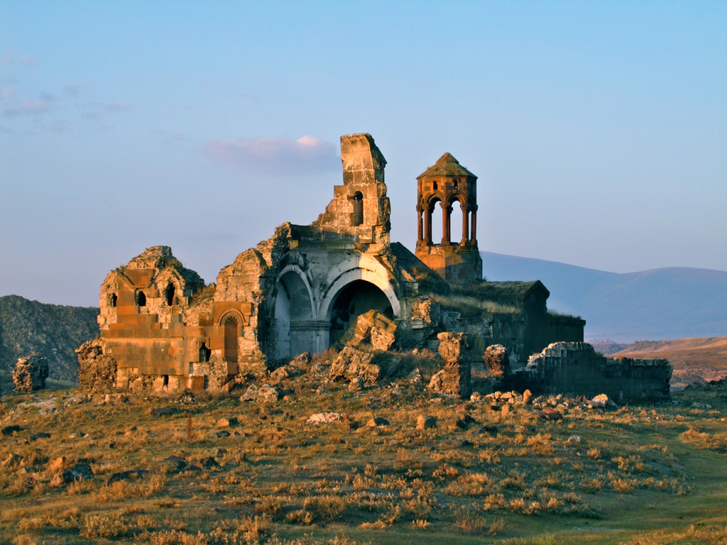 Откройте для себя мистические руины Ани: совершите путешествие сквозь историю и время!