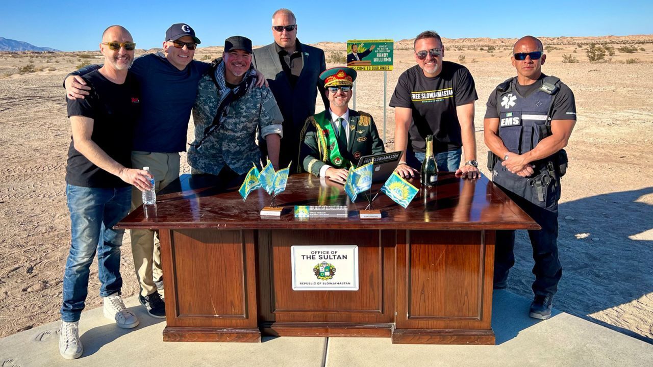 У него закончились страны для посещения, поэтому он создал свою собственную