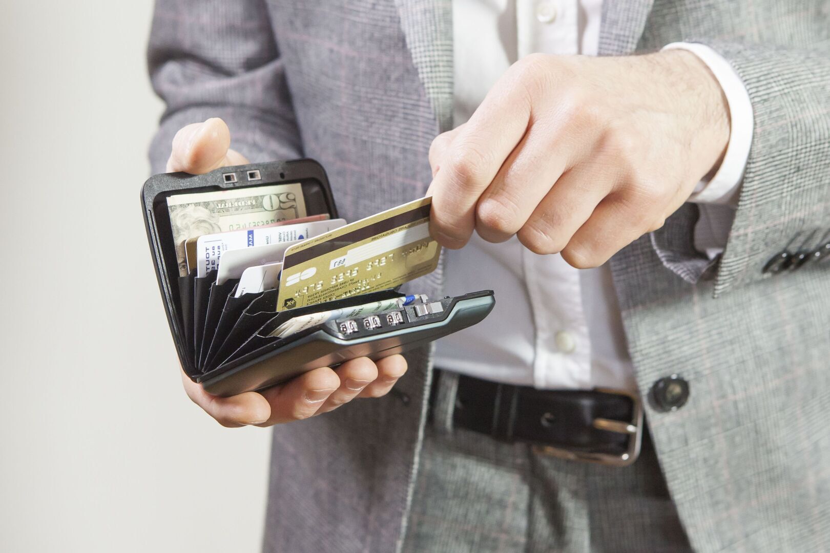 Как правильно выбрать кредитную карту: Объяснение важности правильного выбора кредитной карты