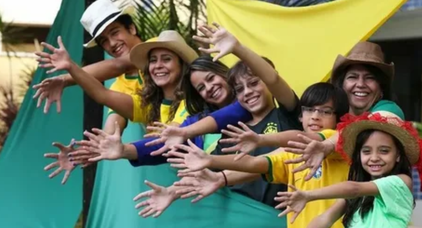 "Феноменальная генетика: Бразильская семья с необычным количеством пальцев"