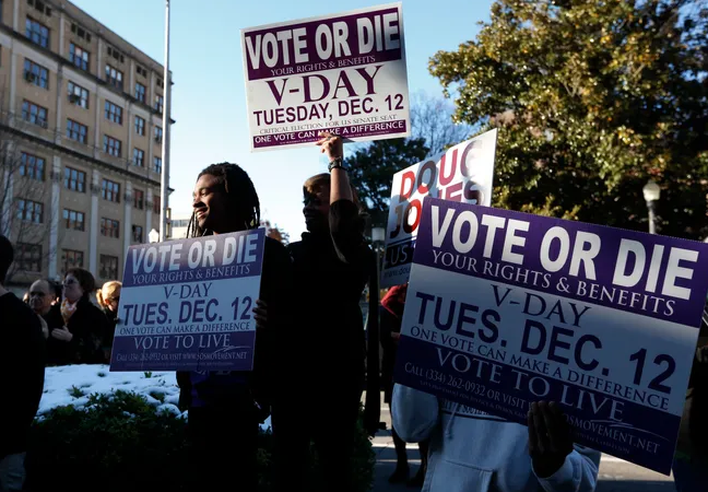 Верховный суд отклонил карту Конгресса Алабамы, которая ослабила голоса чернокожих в неожиданном решении