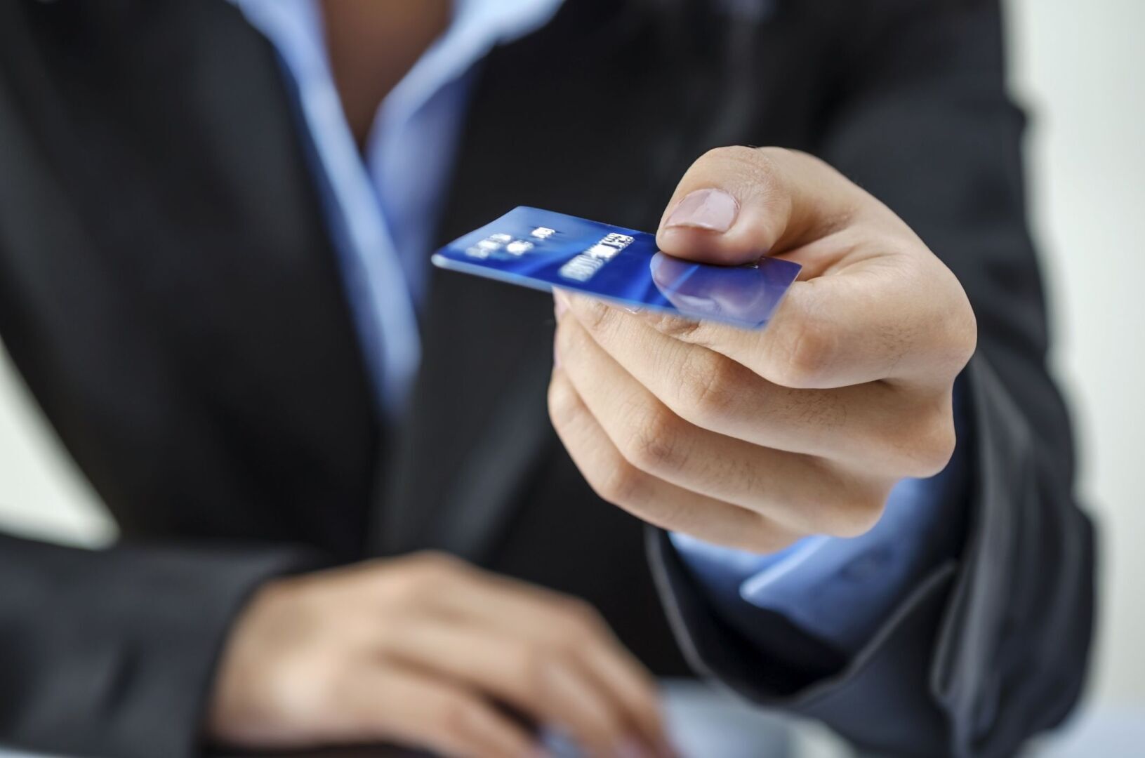 Как правильно выбрать кредитную карту: Рассмотрение основных причин использования кредитной карты