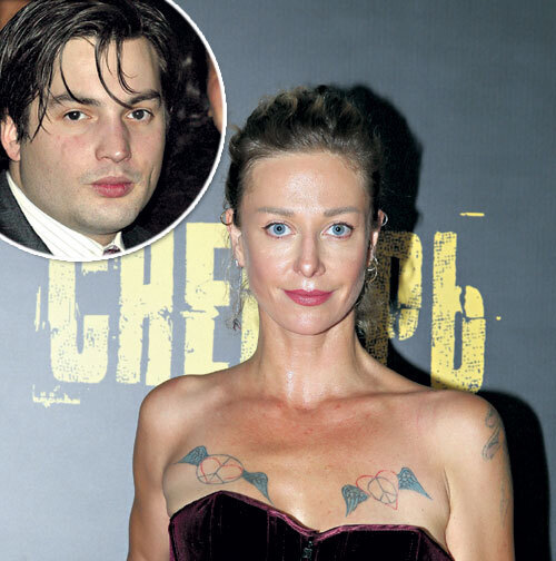 Покрытая черными пятнами внучка Олега Ефремова вышла в свет: народ рты раскрыл от изумления