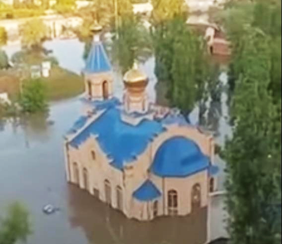 В Херсоне затопило храм после разрушения плотины