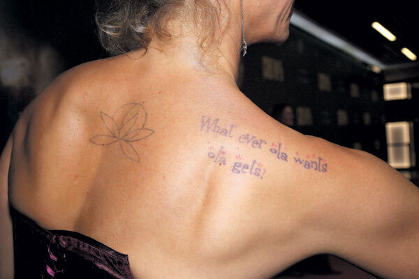 Покрытая черными пятнами внучка Олега Ефремова вышла в свет: народ рты раскрыл от изумления