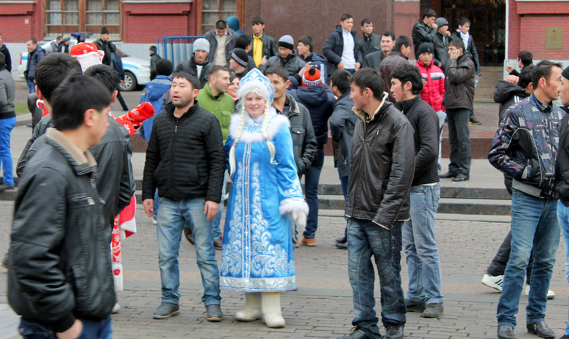 Мигранты окончательно обнаглели. Теперь они требуют отменить Новый год