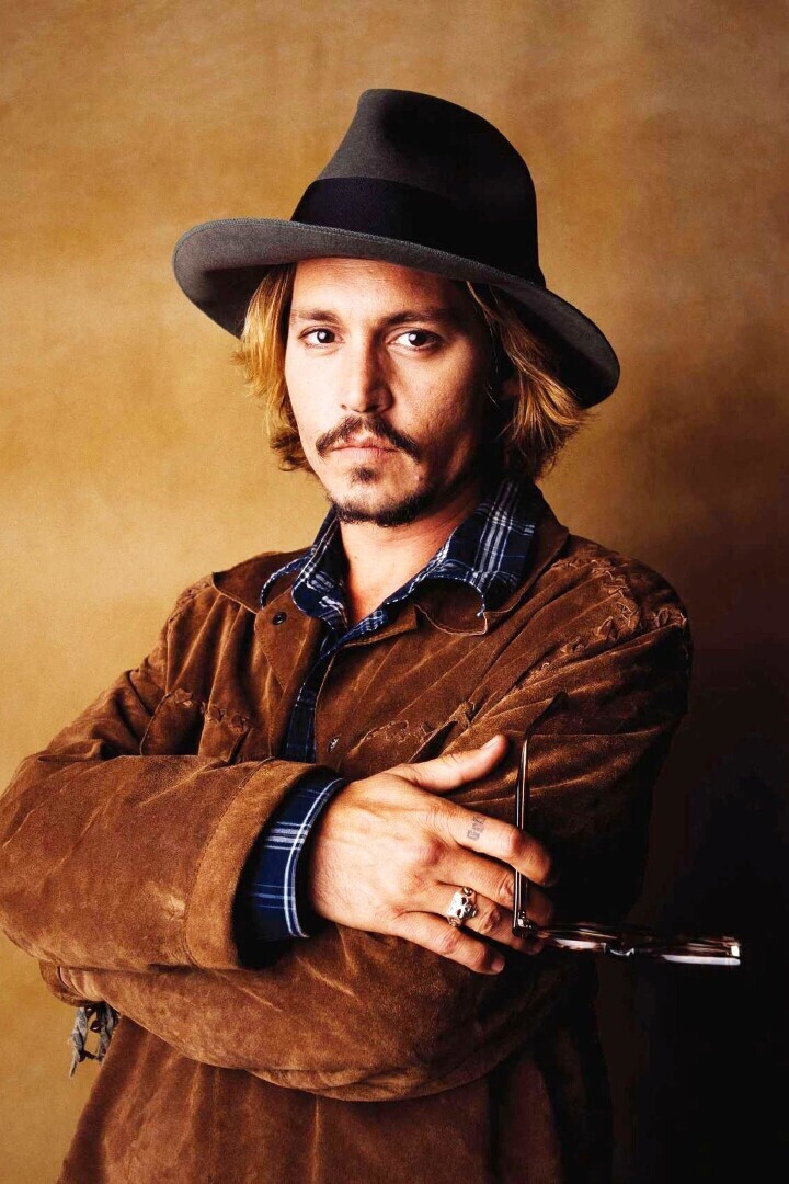 От скандалов до легендарных ролей: разоблачаем молодость Джонни Деппа и его "петушиный глаз". Часть 1