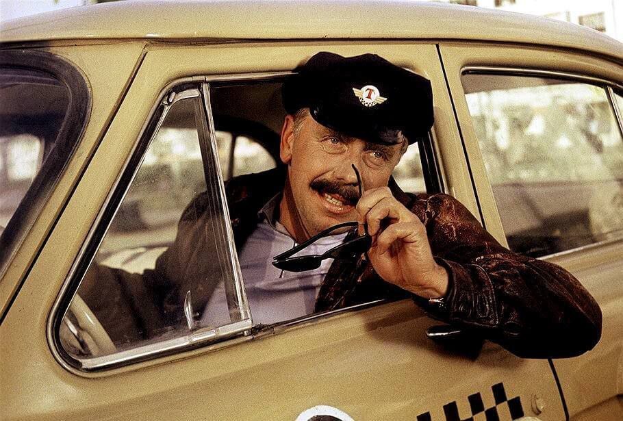 Водители такси с 1 сентября 2023 года не смогут работать более 12 часов в сутки. Это следует из постановления правительства РФ которое утвердило нормы