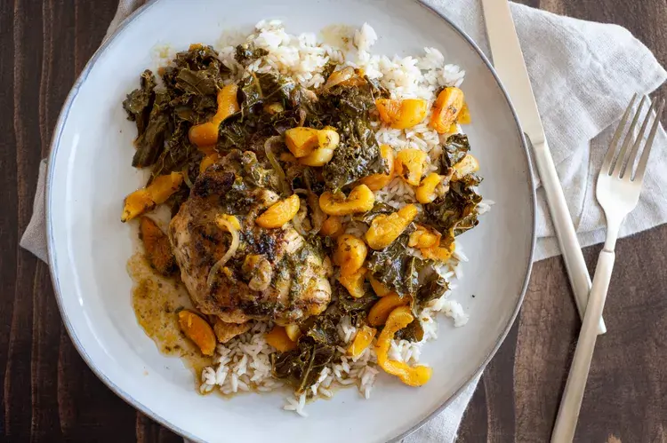 Тушеная курица с абрикосами в мультиварке