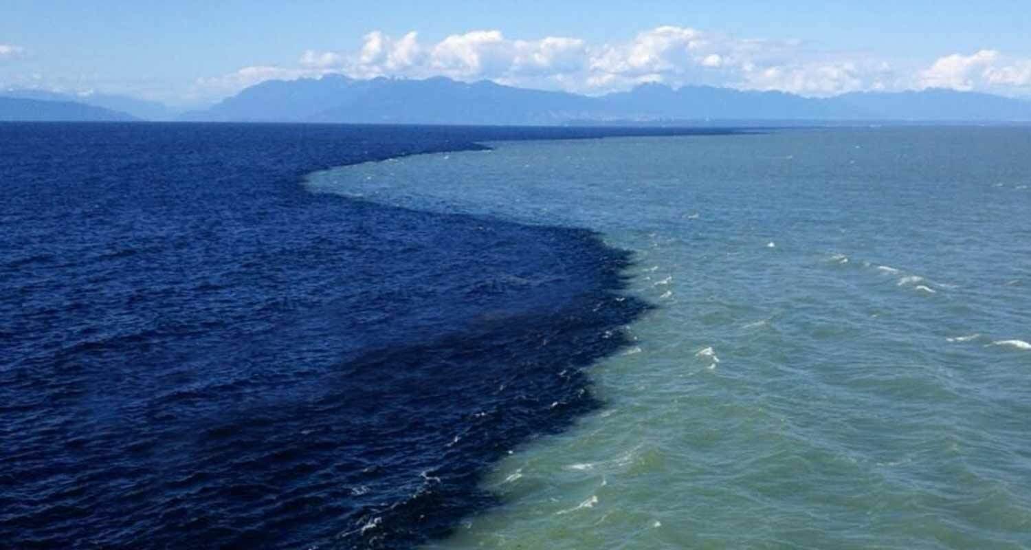 Какие проливы соединяют два океана