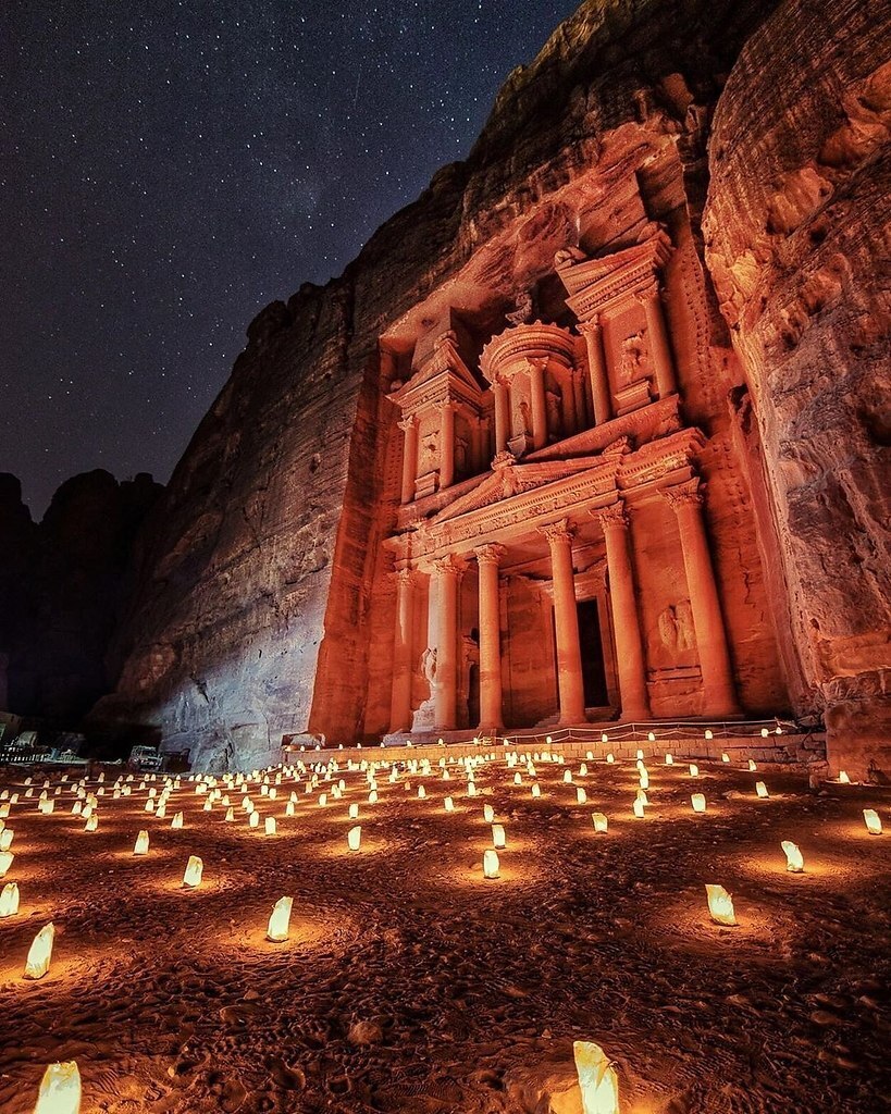 Открывая тайны Аль-Хазне: исследование самой известной гробницы в истории.