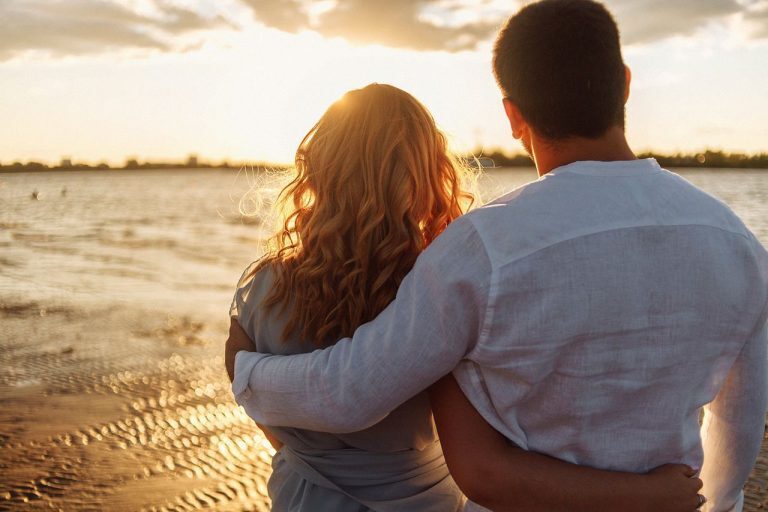 Забудьте о Путине, МРОТ, СССР и НАТО - Часть 4 😄 Давайте поговорим о любви: Как отличить любовь от дружбы? Что между вами?