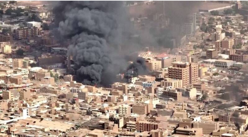 Конфликт в Судане обострился, губернатор Западного Дарфура раскритиковал зверское убийство военнослужащих в тот день