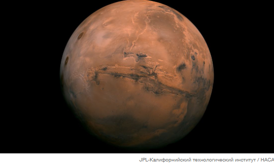 Марсоход Curiosity запечатлел новый драматический портрет марсианского пейзажа