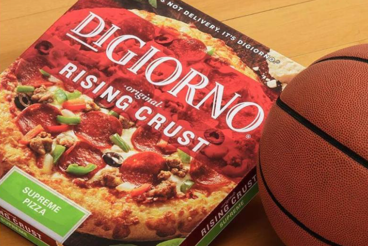 Сравнение верха и низа полки с замороженной пиццей — какой бренд преобладает?