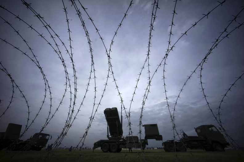 Военной базе США, дислоцированной в Японии, угрожали бомбами, и после расследования был издан приказ об эвакуации, и ситуация была снята.