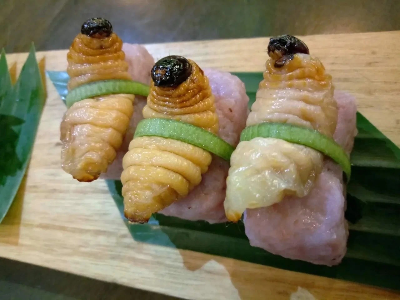 В Европе сверчки и личинки попали в пищевые продукты. Клопы, черви и тараканы переживают что будут следующими. Сенсация наших дней.