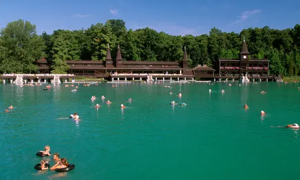 Расслабление в термальных водах, Венгрия