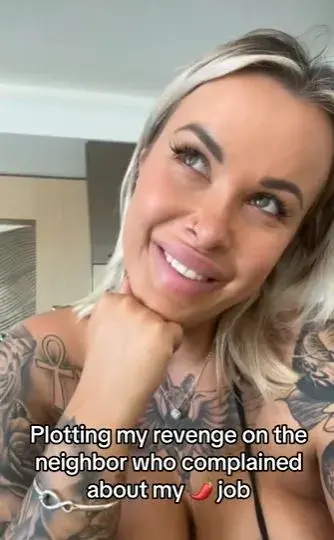 СОСЕДИ НА ВОЙНЕ. Мои любопытные соседи пытались выселить меня за ношение бикини в моем СОБСТВЕННОМ саду – я замышляю свою месть