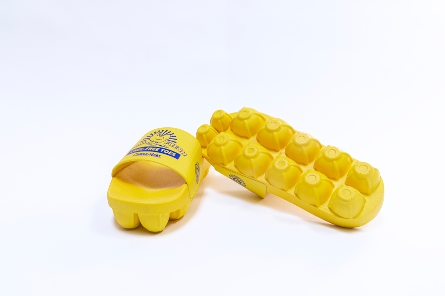 Omega Mart от Meow Wolf создает слайды «без клетки», вдохновленные коробками для яиц