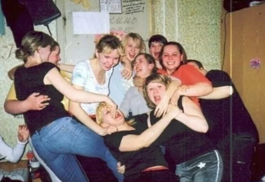 Женские общаги в 90-е. Страшно подумать, чем занимались студентки