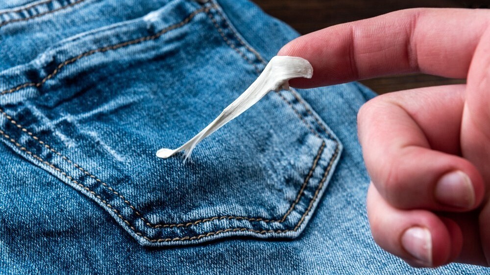 Как удалить жевательную резинку с различных поверхностей?