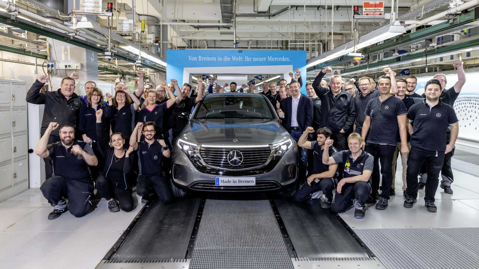 Mercedes внедряет ChatGPT в свои автомобили.