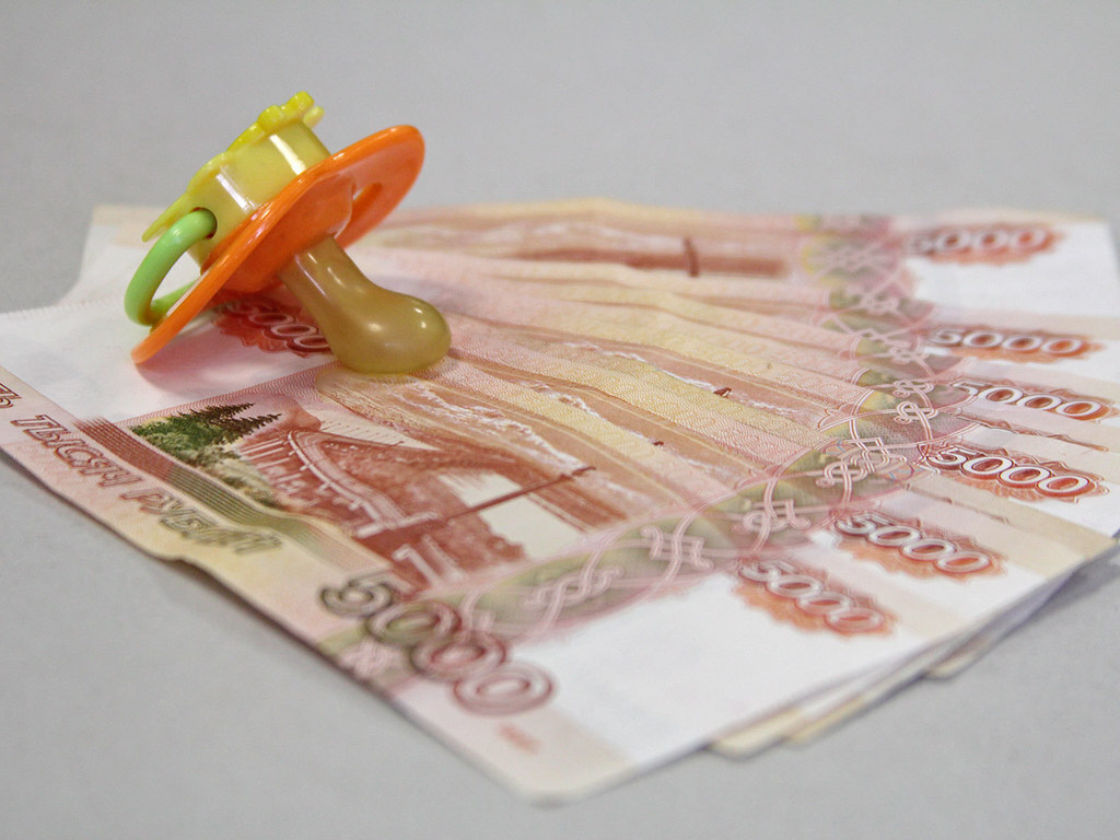 Путин: «Пособия на детей будут платить без учета доходов семьи»