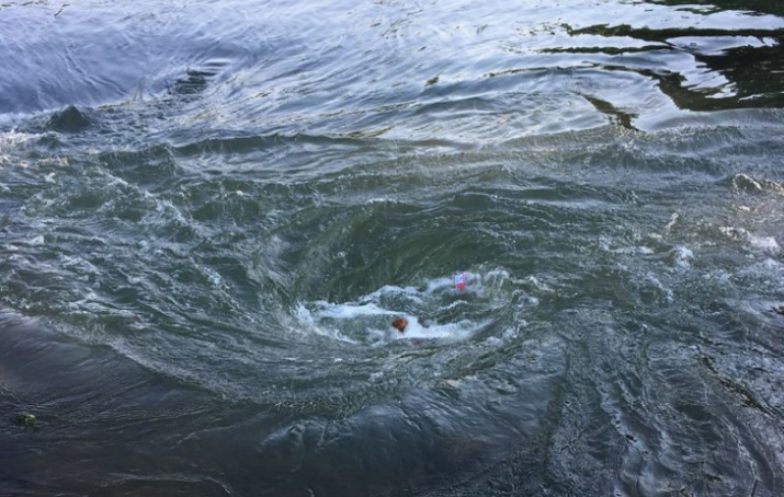 Воронка на реке. Не страшен чёрт, как его малюют