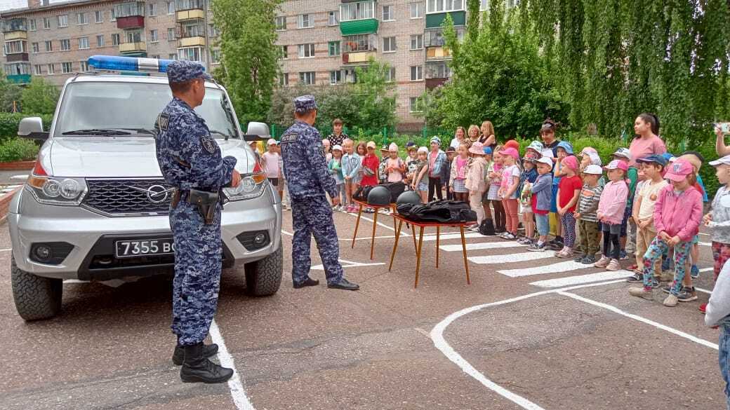 В Белорецке росгвардейцы провели урок безопасности для дошкольников