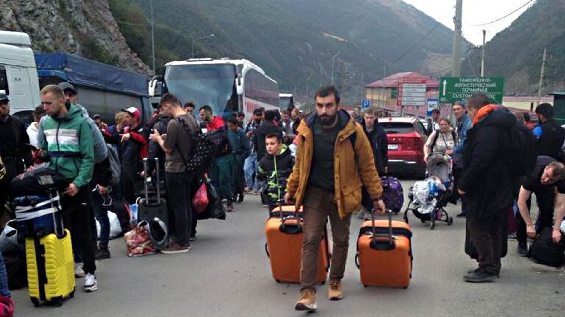 "50% релокантов вернулось домой". Почему российские власти ждут возвращения релокантов? Ваше отношение возвращению сбежавших из России людей?