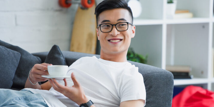 Молодые люди, придерживающиеся «лживого флатизма», также склонны считать романтические отношения ненужными для счастья.