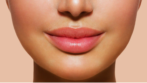 Используйте касторовое масло для пышных и увлажненных волос.