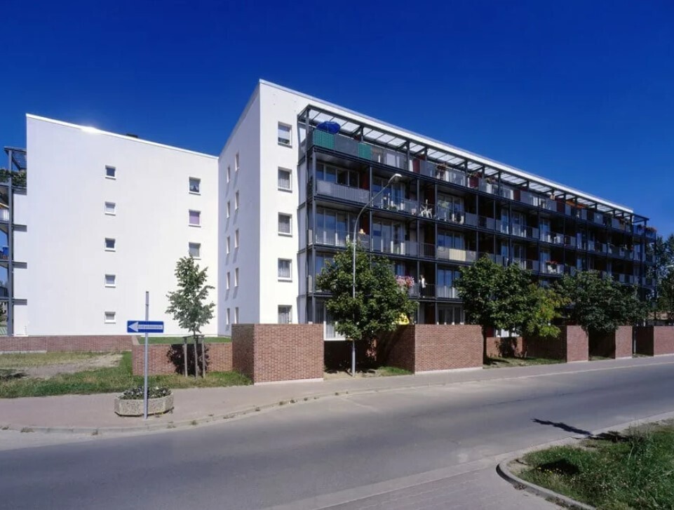 "Хрущевки" строили и в Германии. Немцев эти здания раздражали, но дома спасли. Как они выглядят сейчас?