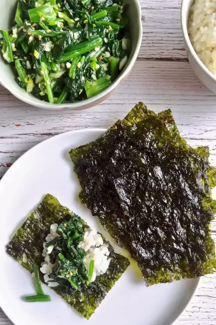 Сигеумчи Намул (шпинатный банчан)