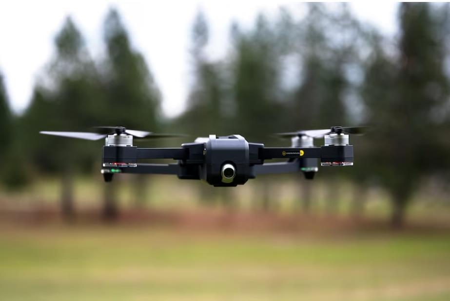 Боец сбил украинский дрон мешком с продуктами