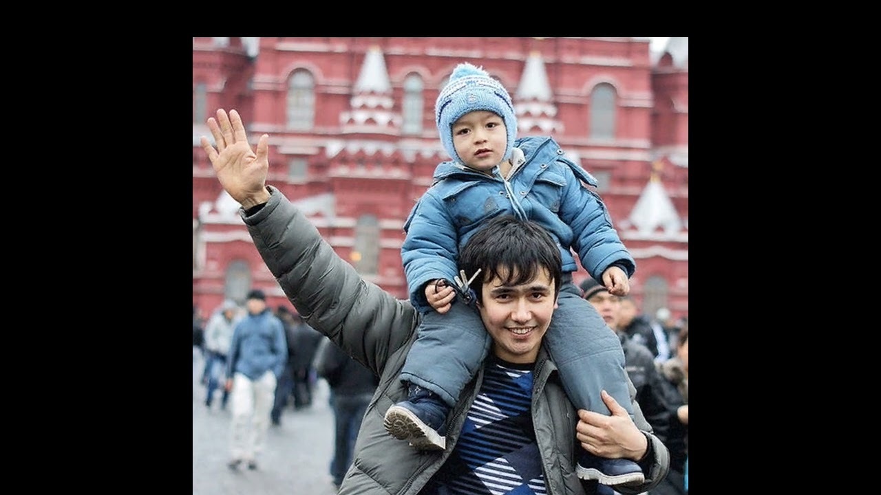 Фото Таджика Напротив Храма