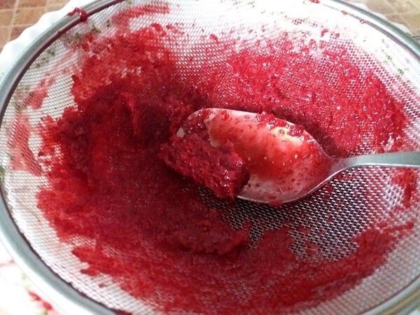 Брусничный соус превратит ваше блюдо из мяса в шедевр кулинарного искусства